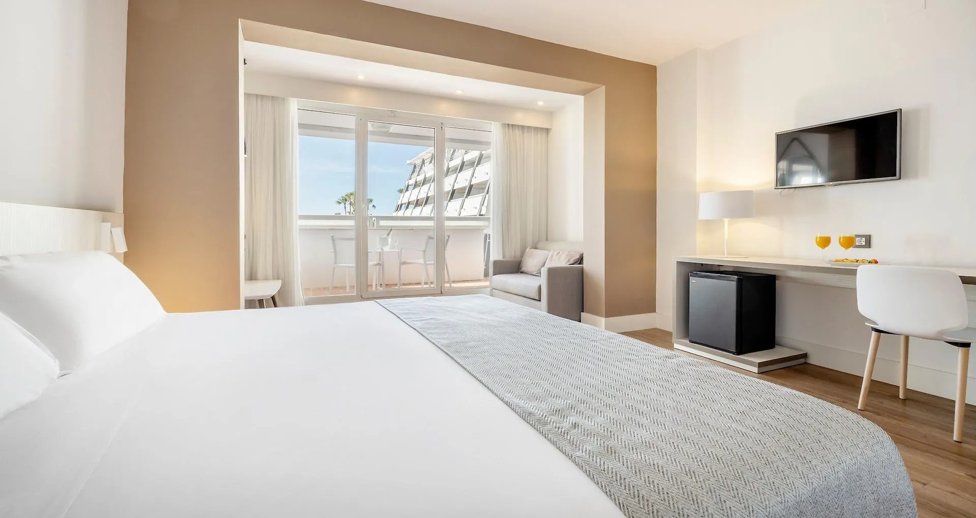 Ilunion Islantilla 4*,